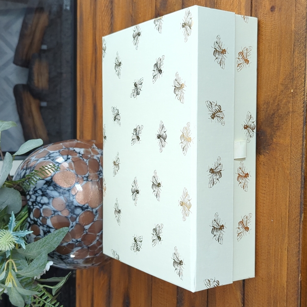 3/40 ⭐️ 🐝 Storage Box - Martha Stewart